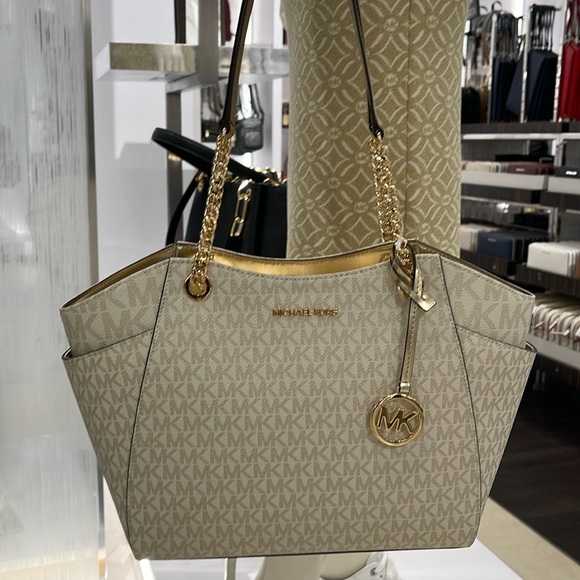 MICHAEL KORS 
Jet Set Travel Large Signature Chain Shoulder Tote Bag
Pale Gold - Picture 4 of 16